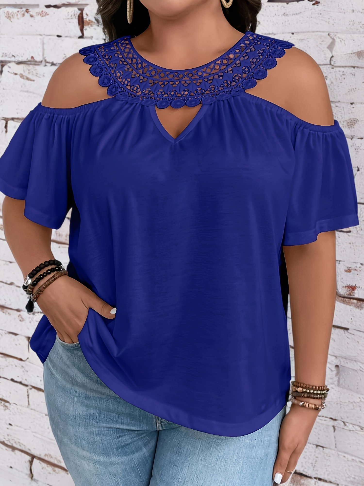 plus size lace stitching t shirt casual cold shoulder short sleeve crew neck t shirt womens plus size clothing details 3